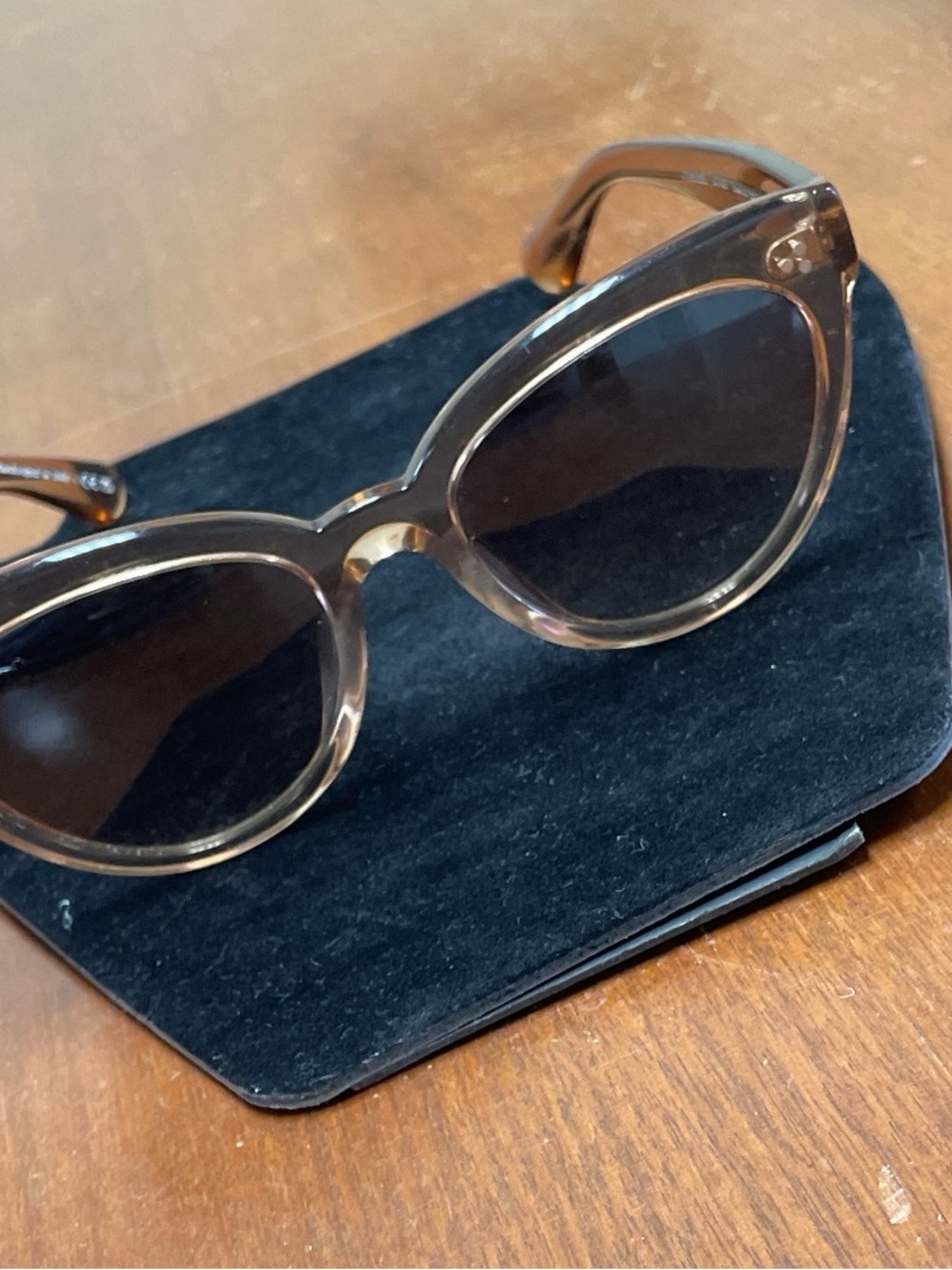 Women's Transparent Brown Frame Sunglasses with Gradient Lenses